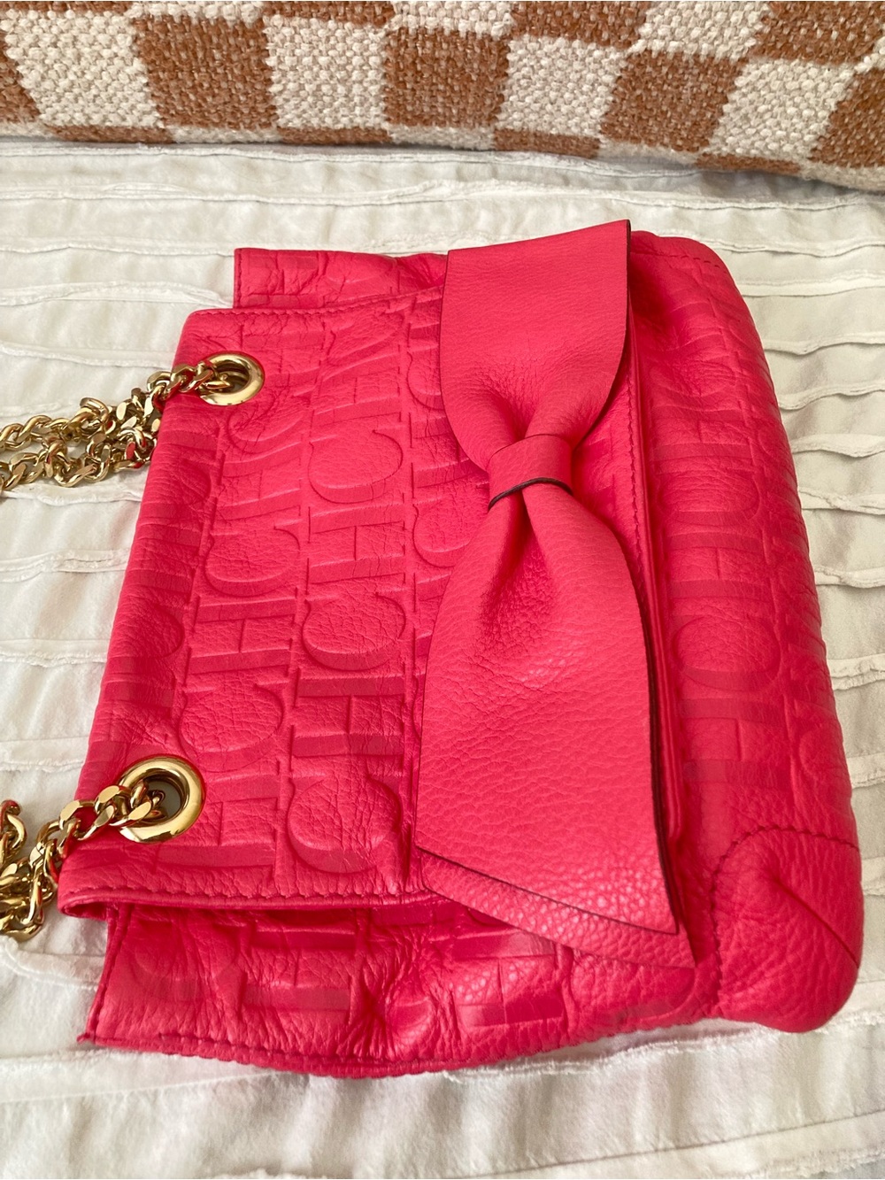 Carolina Herrera Hot Pink Leather Bow Shoulder Bag with Gold Chain - Picture 2 of 6